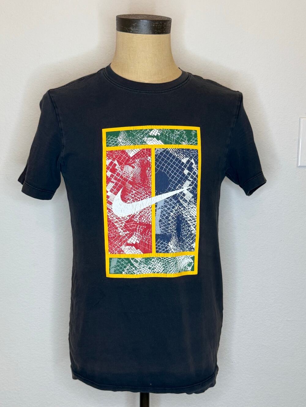 Vintage Nike Court Heritage Men’s Tennis T Shirt Tee Top Shirt Size XS